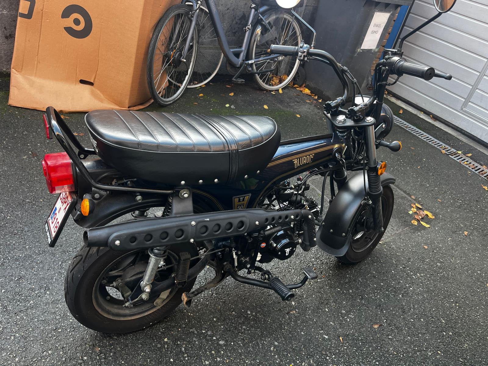 Brommer : Bluroc heritage dax brommer 50cc bouwjaar dec/2023, Fietsen en Brommers, Ophalen, Zo goed als nieuw