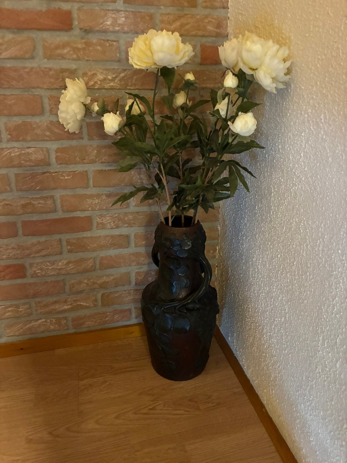 Houten bloempot met sierbloemen, Ophalen, Zo goed als nieuw