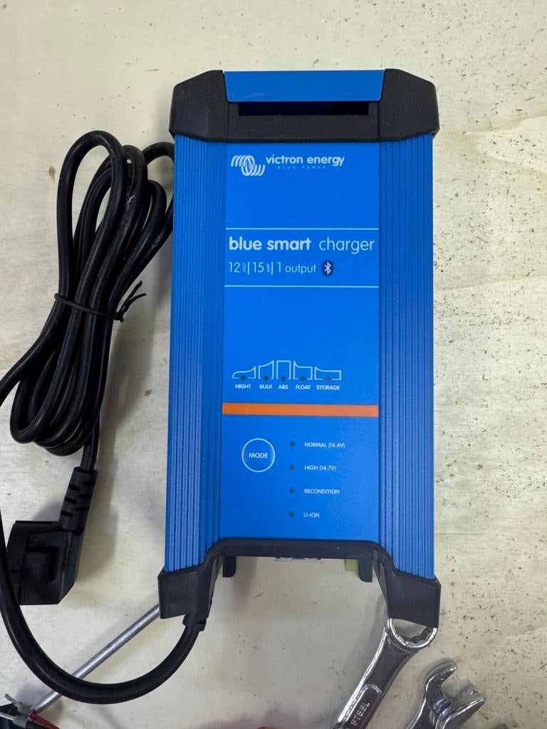Neuf Victron blue smart charger, Enlèvement, Smart