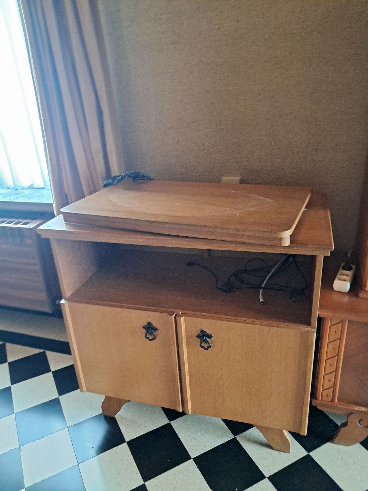 tv meubel met draaiplateau, Huis en Inrichting, Ophalen