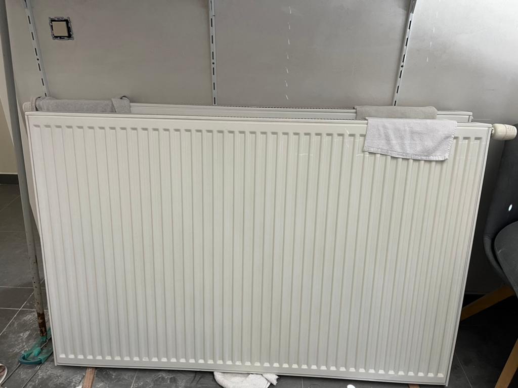 Radiateurs à panneaux avec vanne thermostatique, Bricolage & Construction, 800 watts ou plus, Enlèvement, Utilisé, 80 cm ou plus