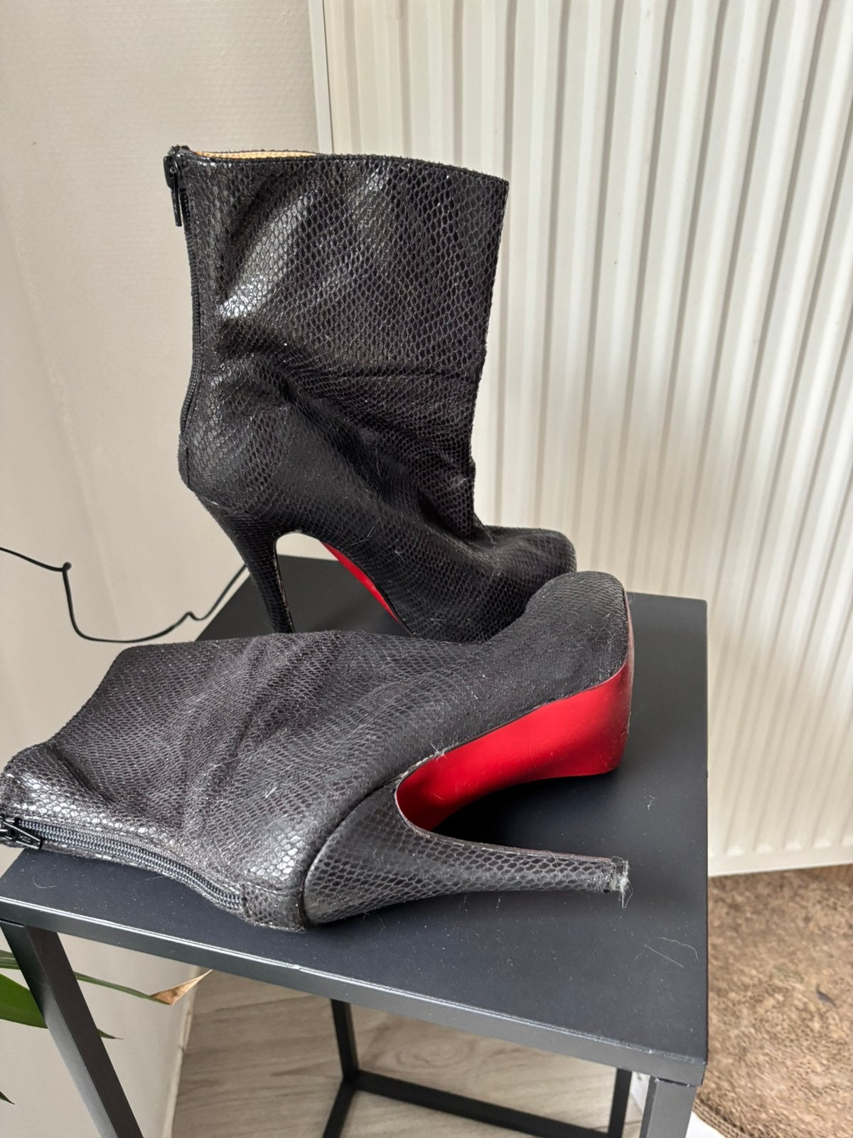 Bottillons louboutin, Vêtements | Femmes, Enlèvement, Comme neuf