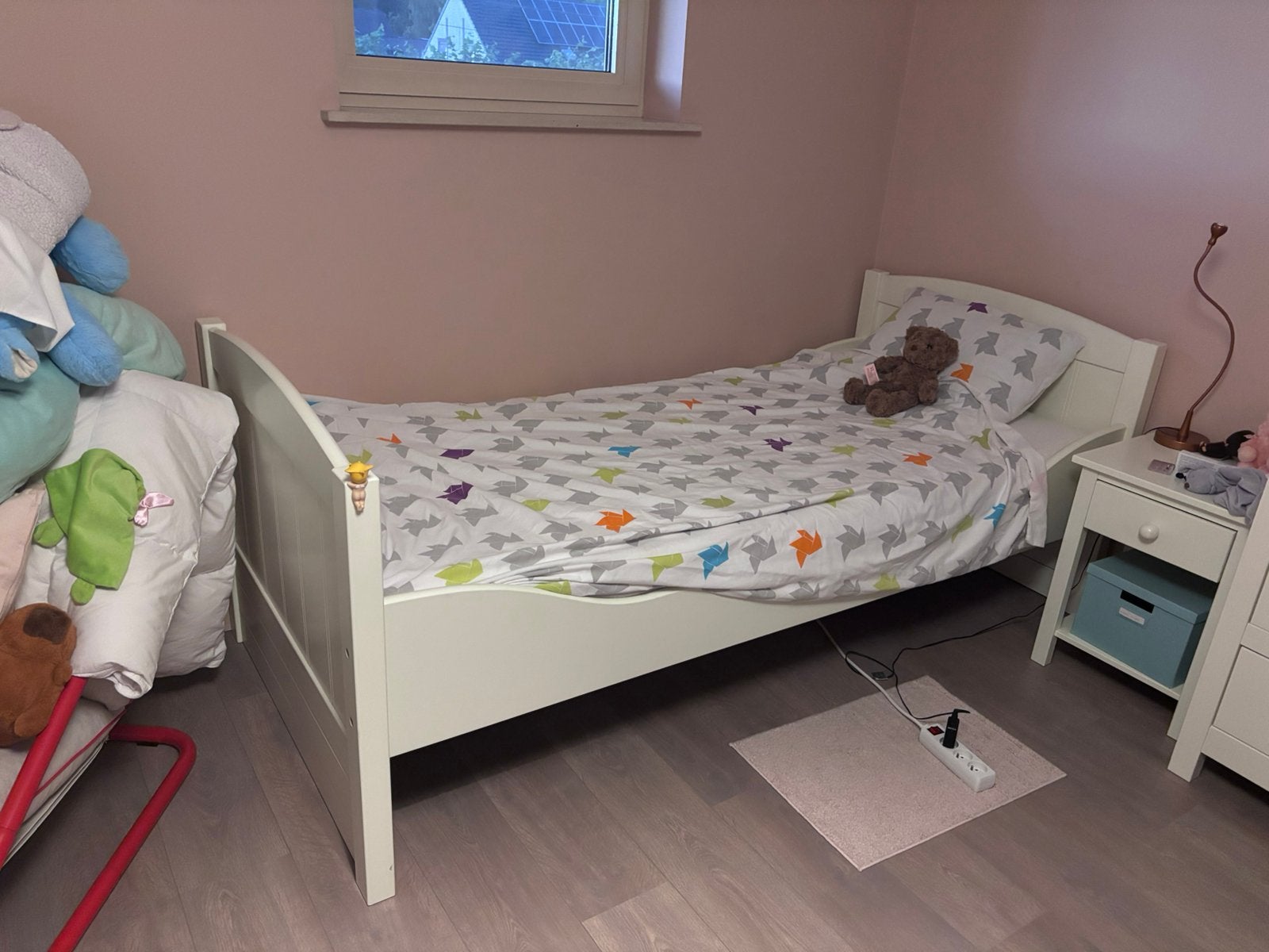Kwalitatief wit houten éenpersoonsbed, Kinderen en Baby's, Kinderkamer | Bedden, Ophalen, 70 tot 85 cm, Zo goed als nieuw, Minder dan 140 cm