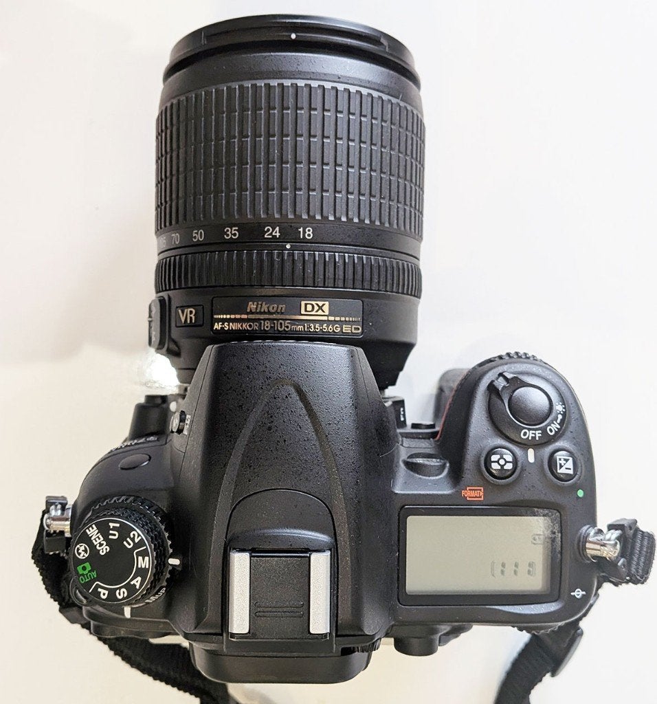 Nikon D7000 noir zoom 18-105 3,5-5,6, Comme neuf, Enlèvement, Appareil photo hybride, Batterie