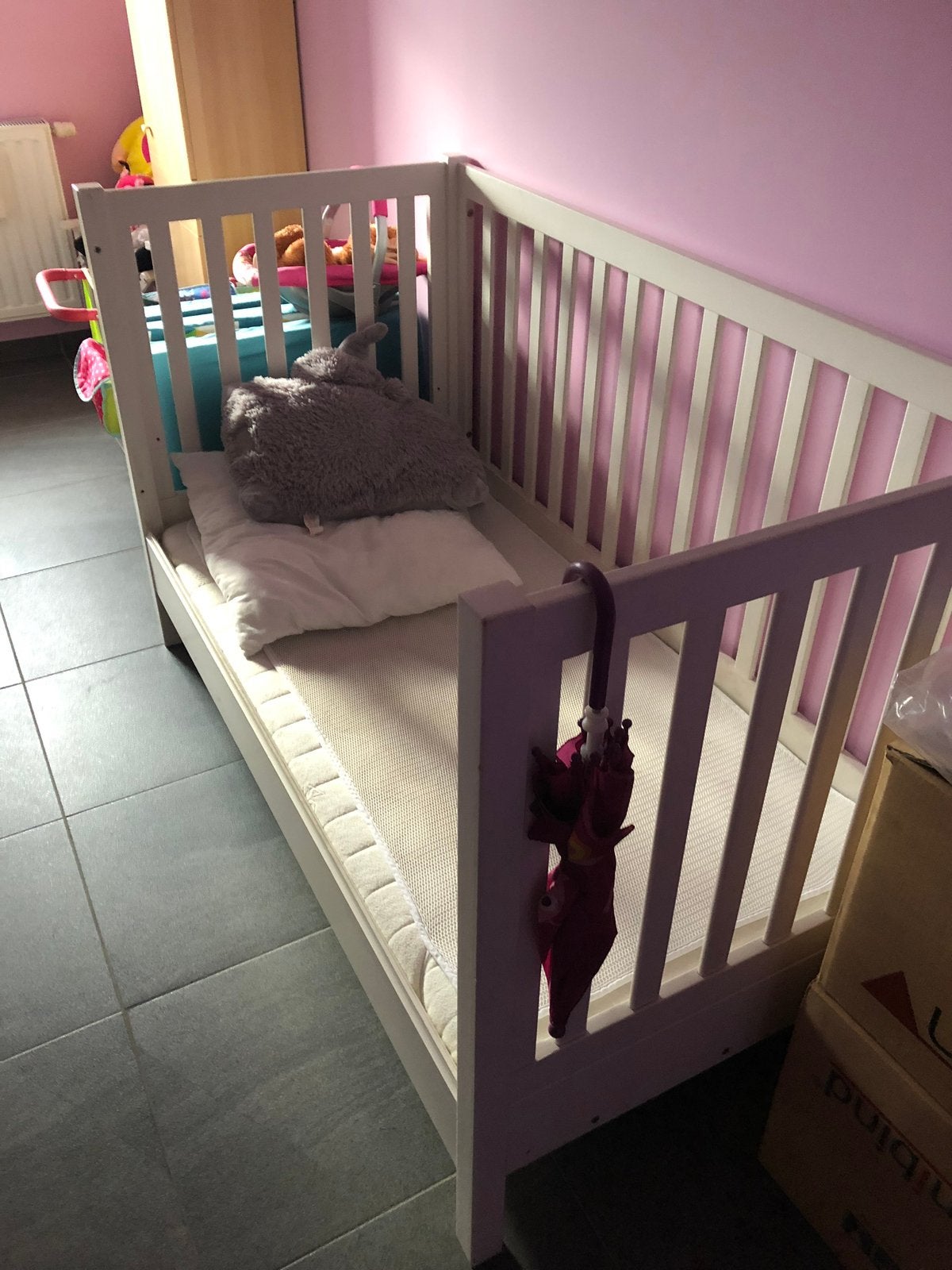 Babybedje in wit hout met matras, Ophalen, Gebruikt