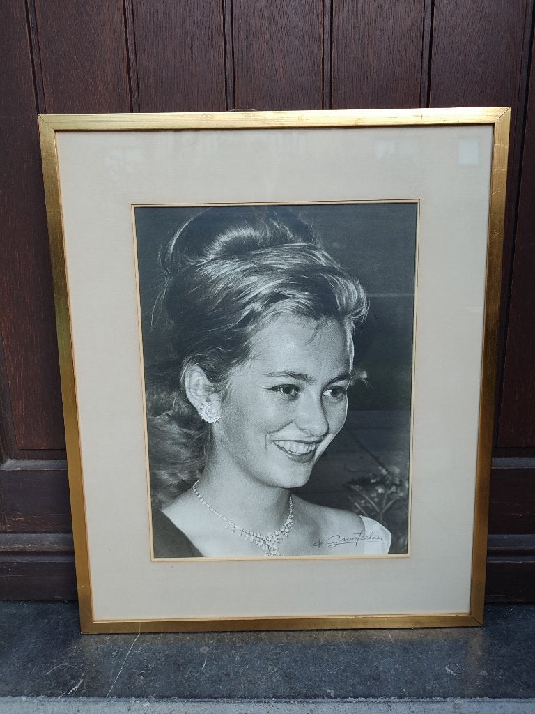 Photographie de la princesse Paola signé Hubert Grooteclaes, Antiquités & Art, Enlèvement, Photo, Photographie, Sous verre