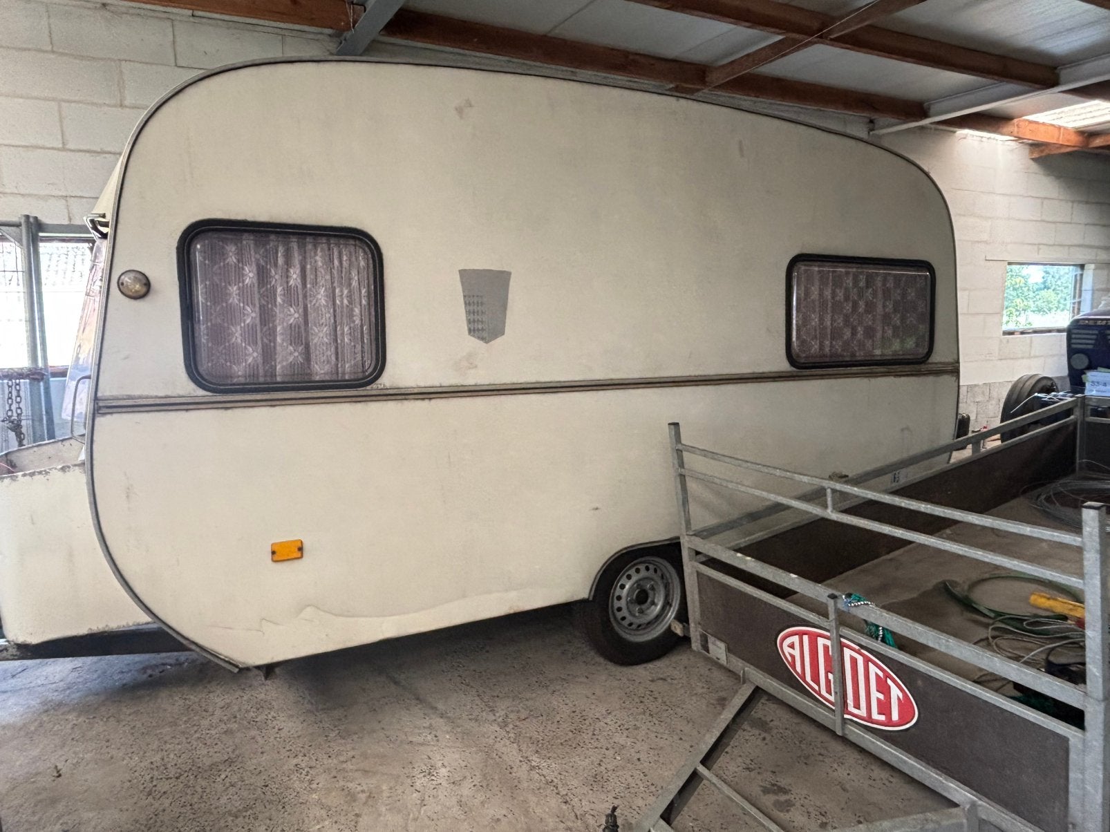Gezocht deur en achterruit van tabert type 375/850 c, Caravanes & Camping, Particulier