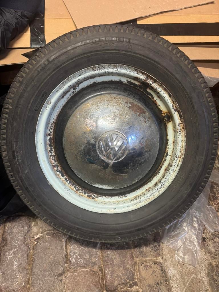 VW Kever wiel + wieldop, Ophalen