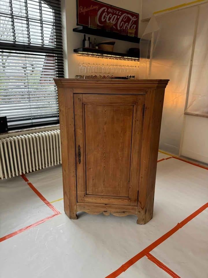 Armoire Pitch Pine, Enlèvement, Utilisé