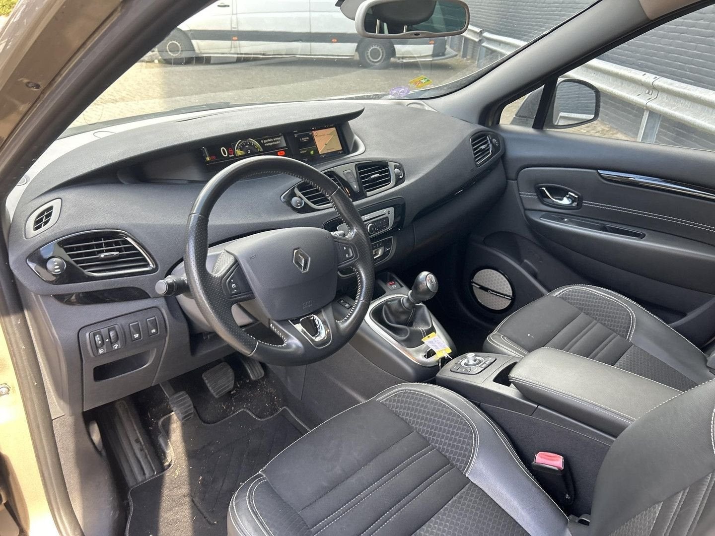 Renault Scenic 1.2 TCe Bose Leder | BOSE | Climate | Cruise, Monovolume, 135 g/km, Bruin, Bedrijf