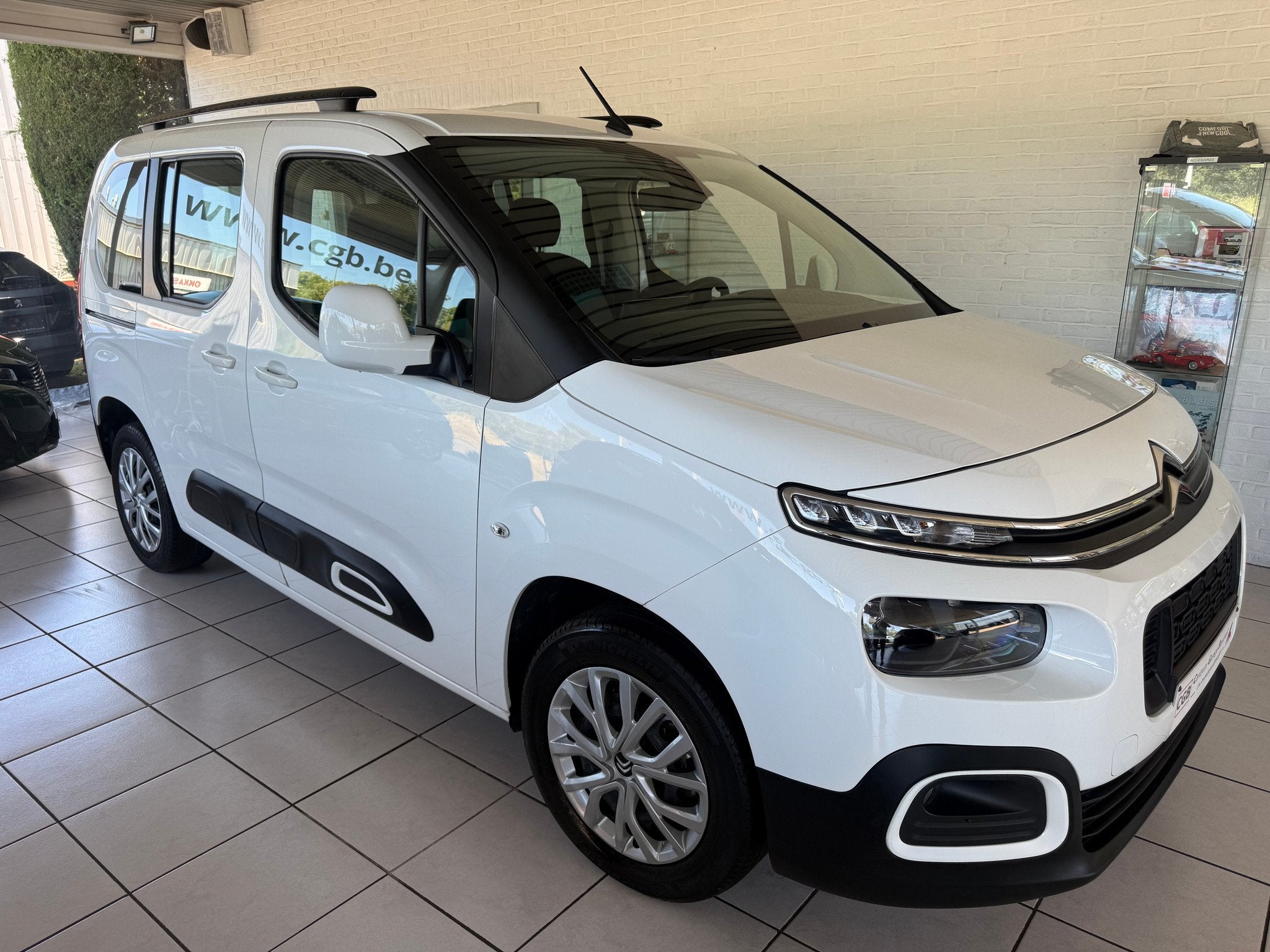 Citroën Berlingo 12PureTech 110 FEEL MULTISPACE MAN6 TOPPER, Auto's, Citroën, Gebruikt, Euro 6, 1199 cc, Wit