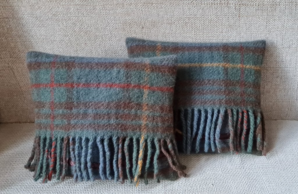2 stuks COSY HIGHLAND tartan kussentjes  PURE WOOL, Overige merken, Zwart, Handgemaakt, Nieuw