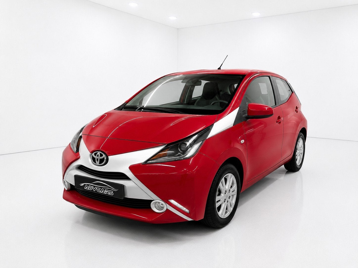Toyota Aygo 1.0 X-Play Touch | 2014 | 105.425 km | Garantie, Rouge, Euro 5, Achat, 998 cm³