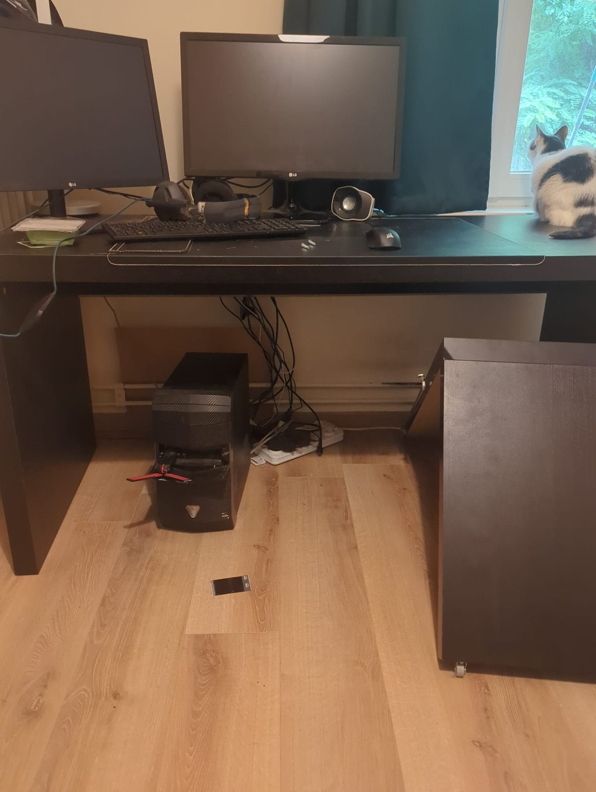 IKEA bureau, Huis en Inrichting, Bureaus, Zo goed als nieuw, Computerbureau, IKEA, Klassiek, Hout, Zwart, Ophalen