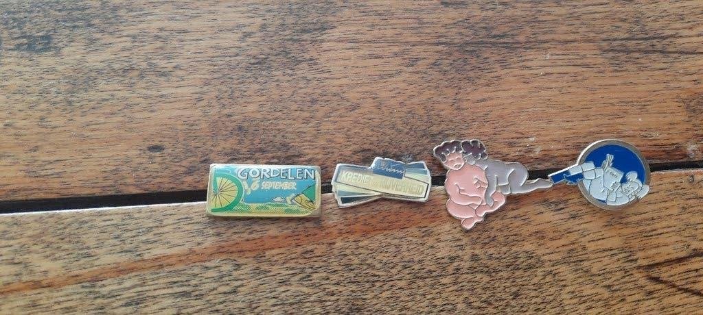28 pins / .....10 euro faire offre a partir de 10 euros, Collections, Enlèvement ou Envoi, Insigne ou Pin's