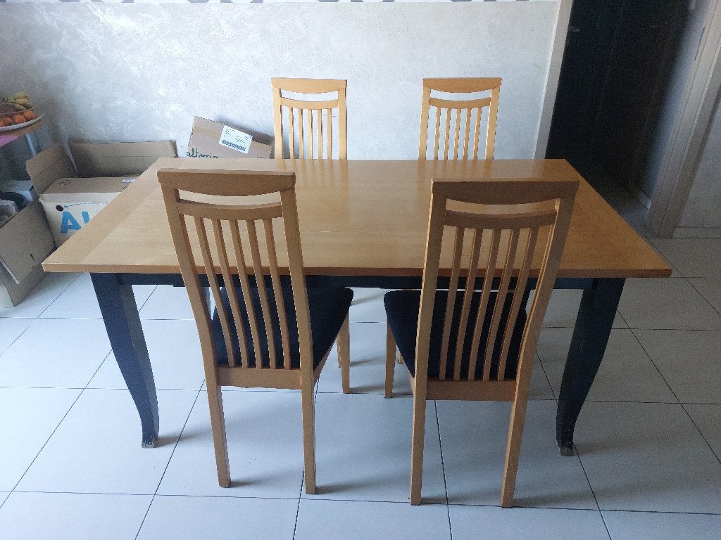 Table en bois massif + 4 chaises assorties, 50 – 75, 150 à 200 cm, Cerisier, Enlèvement