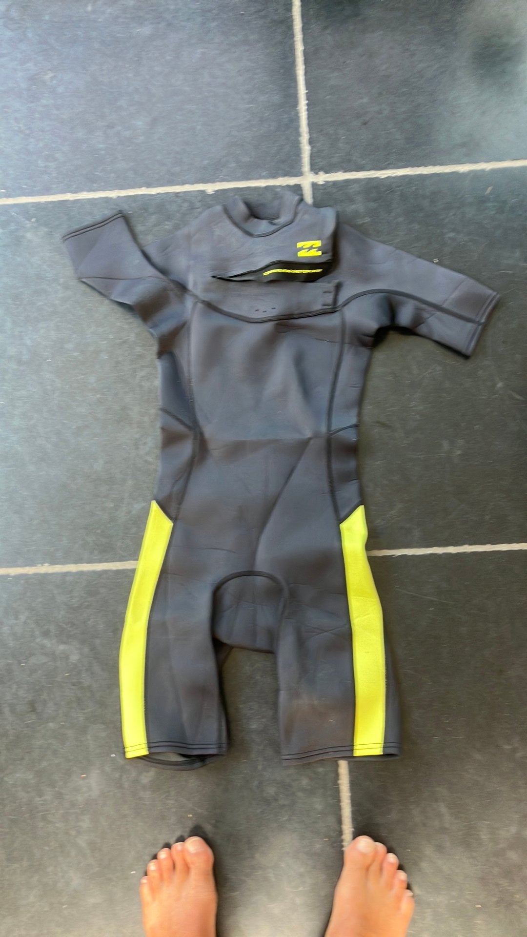 Combinaison de plongée Billabong shorty 14m, Sports nautiques & Bateaux, Enlèvement, Comme neuf, Enfant, Combinaison étanche