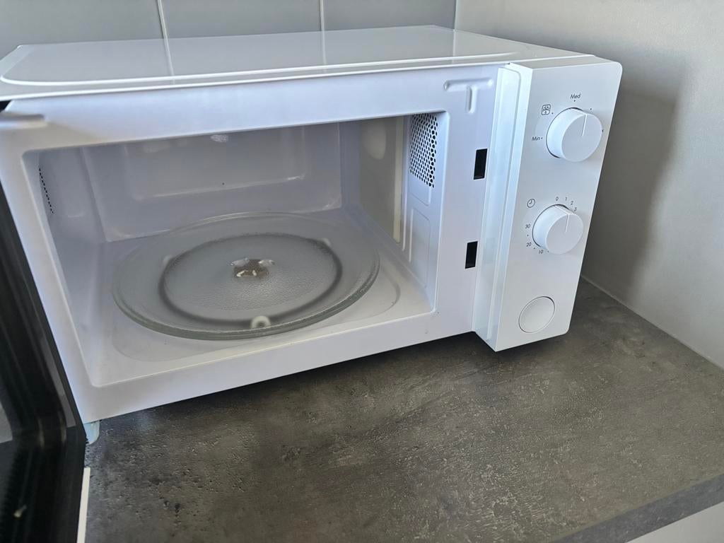 Petit micro-onde, Enlèvement, Comme neuf