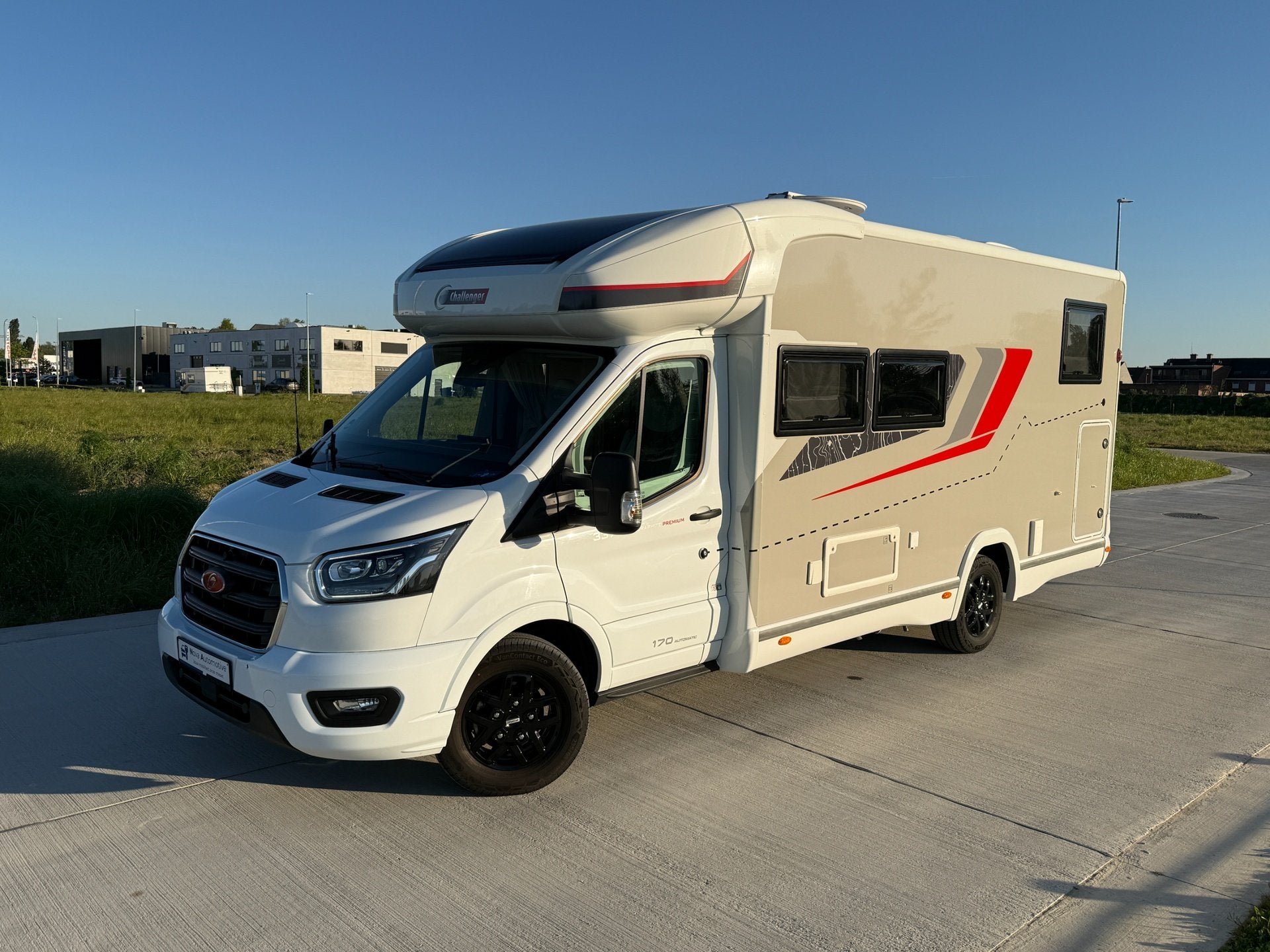 Challenger 337 GA Graphite PREMIUM, FULL OPT, Lengtebedden, Caravans en Kamperen, Automaat, Bedrijf, Diesel, Challenger
