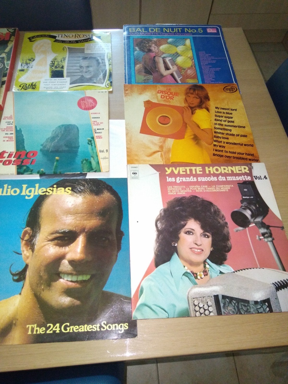 Disques vinyles, Enlèvement