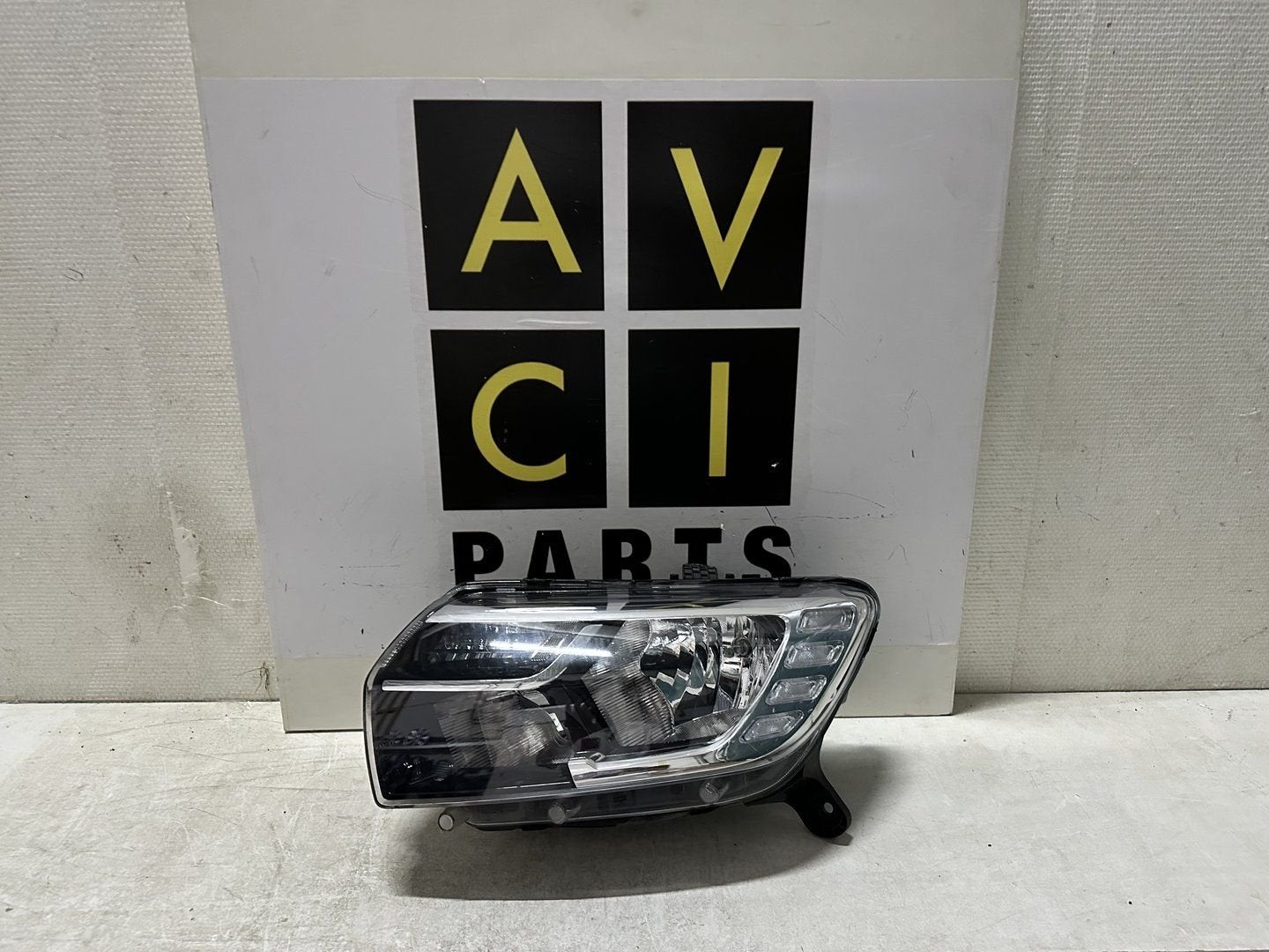 Koplamp Dacia Logan II Sandero facelift origineel 260604218R, Dacia, Gebruikt, -, -