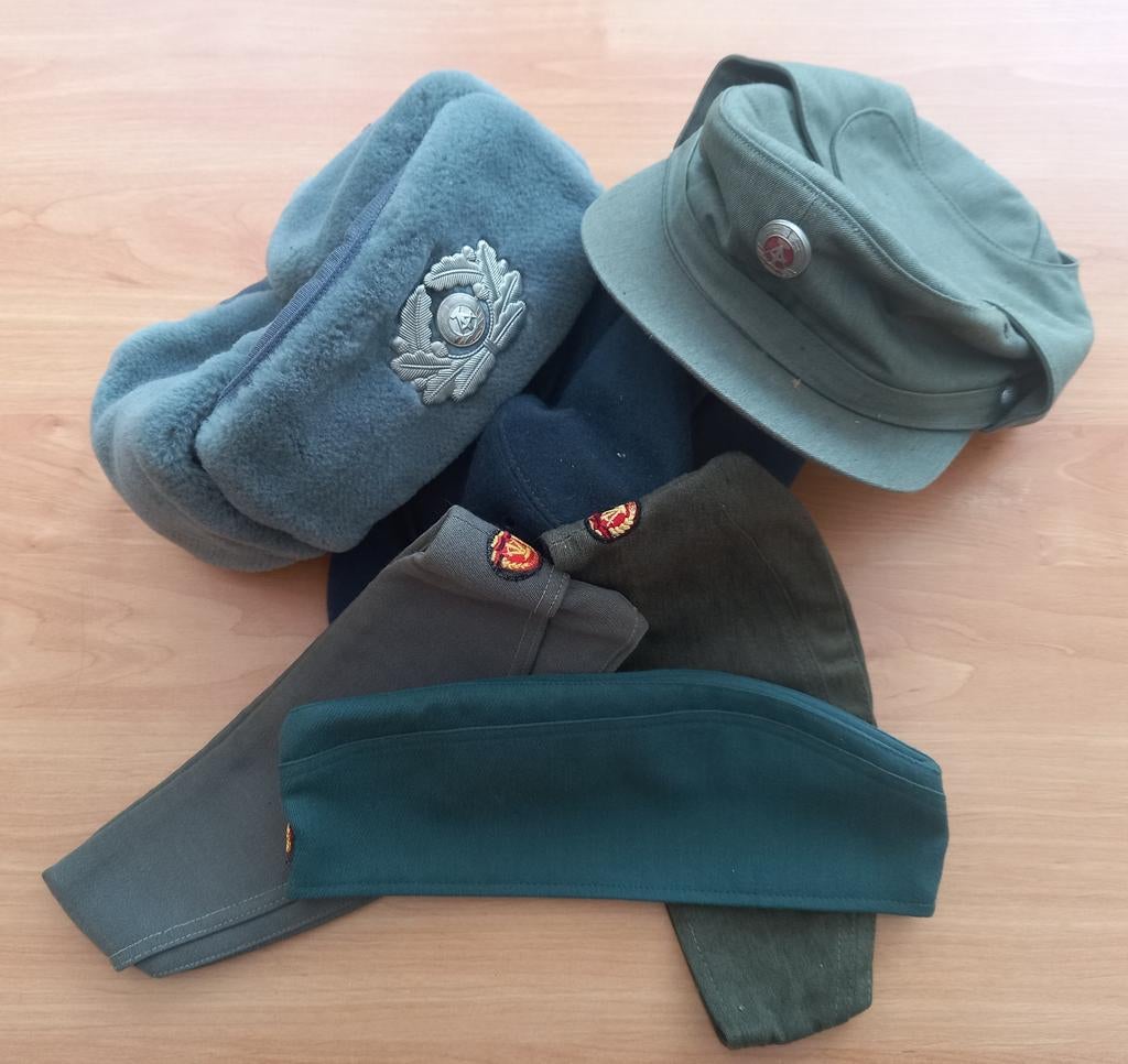 6 Casquettes et chapeaux militaires DDR NVA, Collections, Objets militaires | Général, Enlèvement ou Envoi