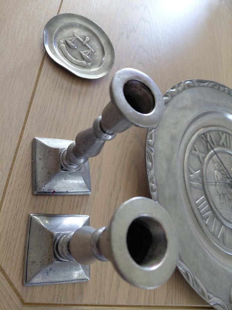OBJET EN ÉTAIN, Enlèvement