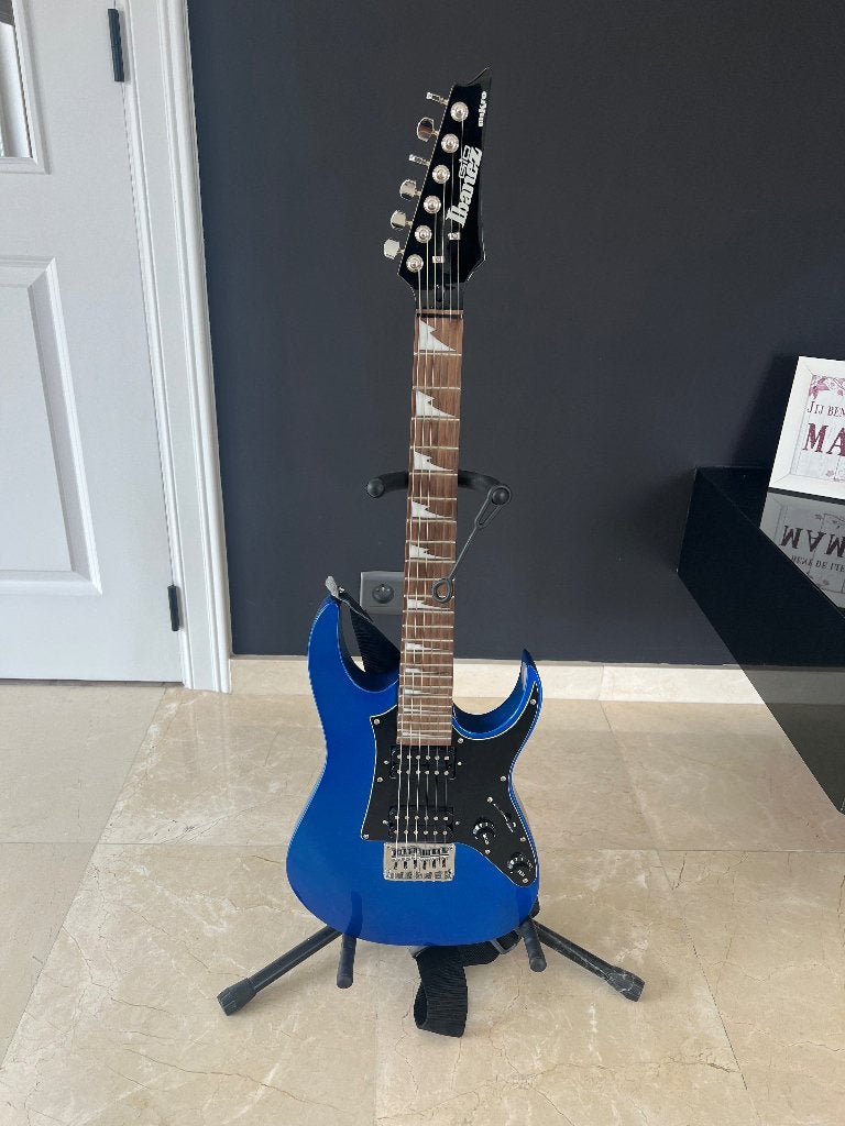 Elektrische gitaar voor kinderen, Muziek en Instrumenten, Ophalen, Zo goed als nieuw, Ibanez, Met versterker