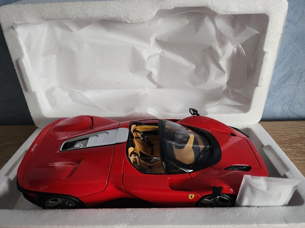Ferrari SP3 Daytona 1/18, Ophalen, Nieuw, Auto, Burago