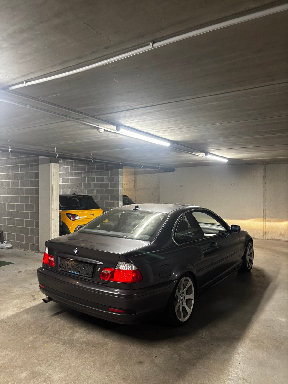 BMW E46 318ci phase 2, Cuir, Argent ou Gris, 110 kW, Noir