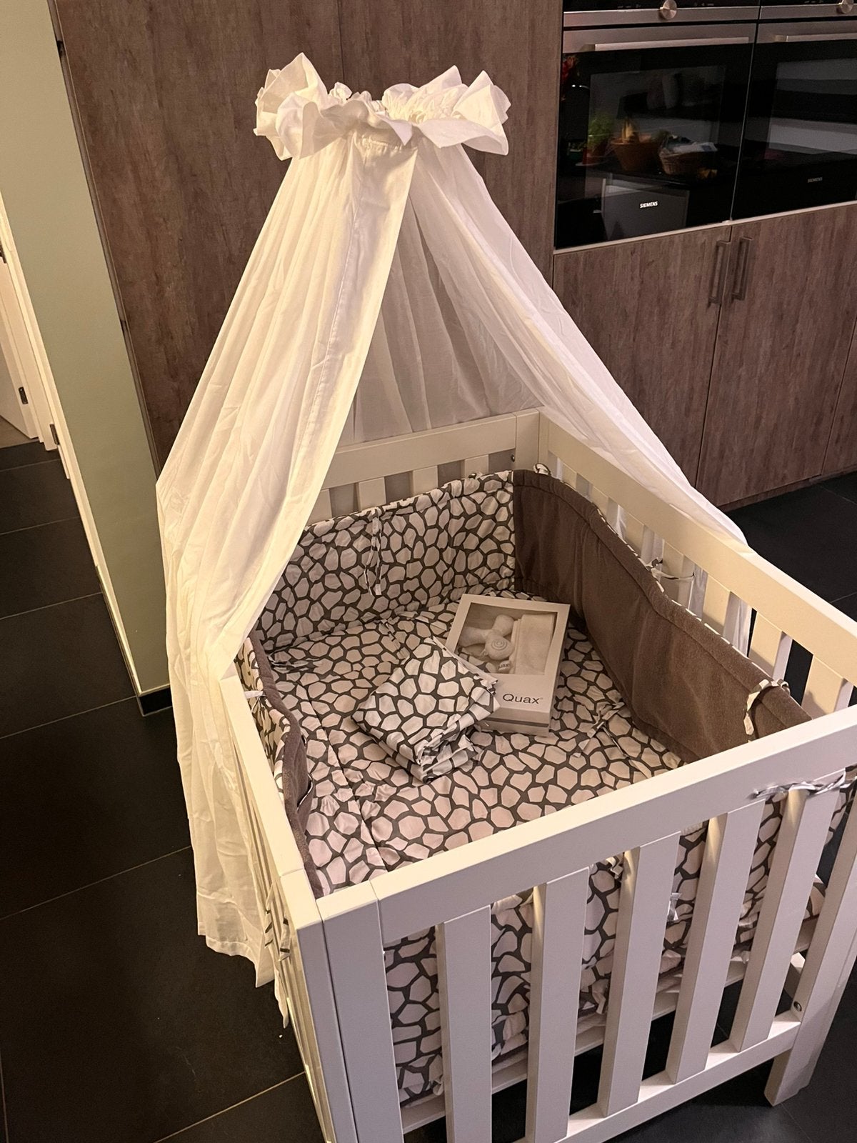 Quax babybox met hemel en kussens, Enlèvement, Utilisé
