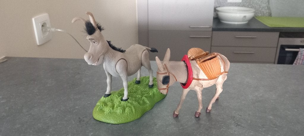 2 ânes articulés en plastique dur, Enlèvement, Comme neuf