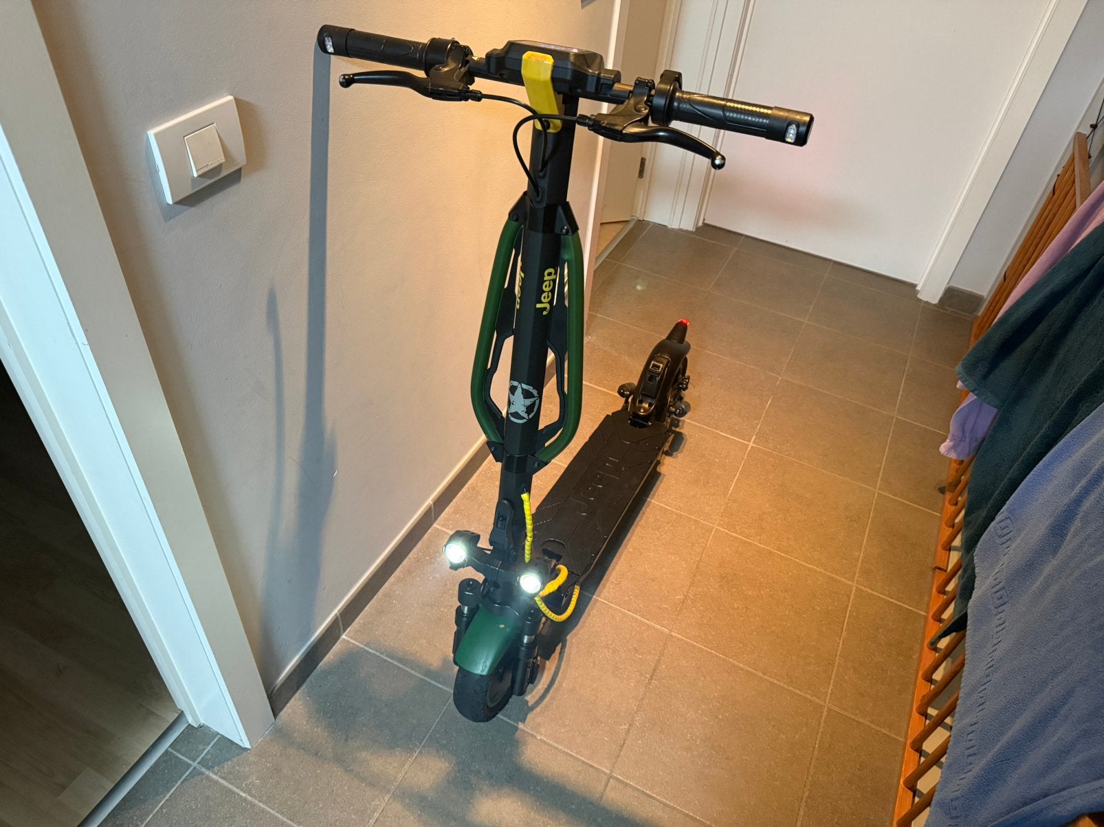 Jeep elektrische step, Fietsen en Brommers, Ophalen, Zo goed als nieuw