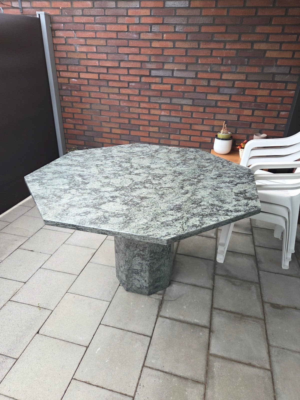 Achtkantige / Octagonale tuintafel groen graniet, Ophalen, Gebruikt
