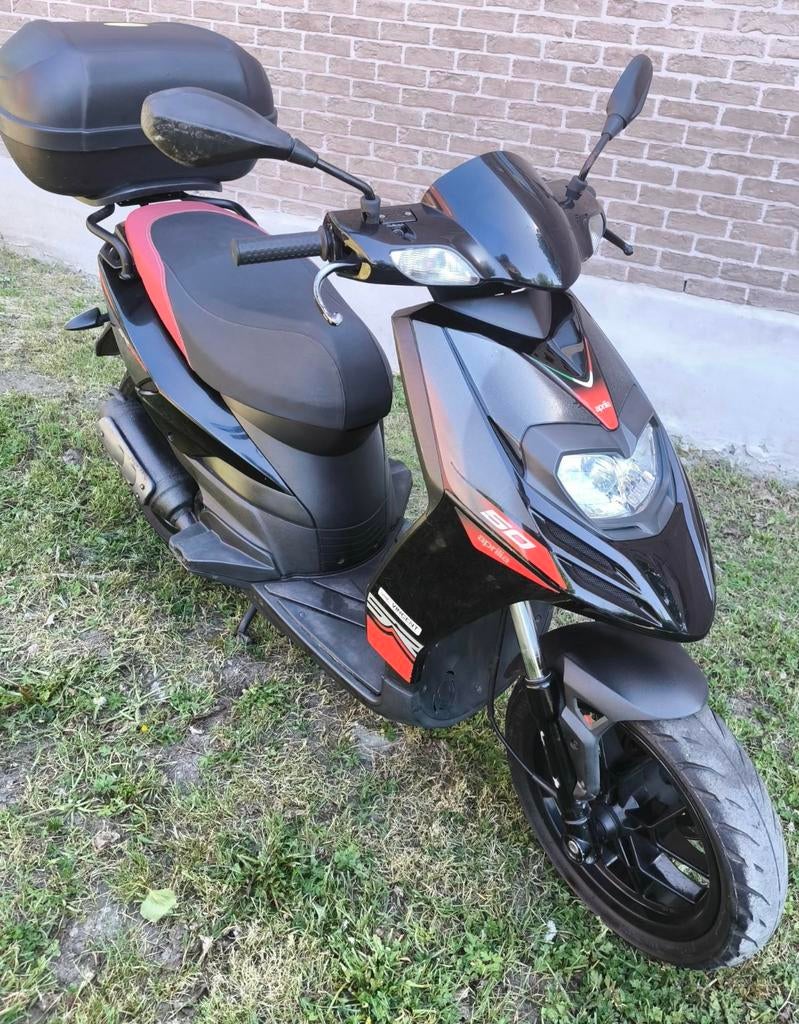 Aprilia sr motard 50cc classe B, Vélos & Vélomoteurs, SR 50, Comme neuf, Classe B (45 km/h), Enlèvement