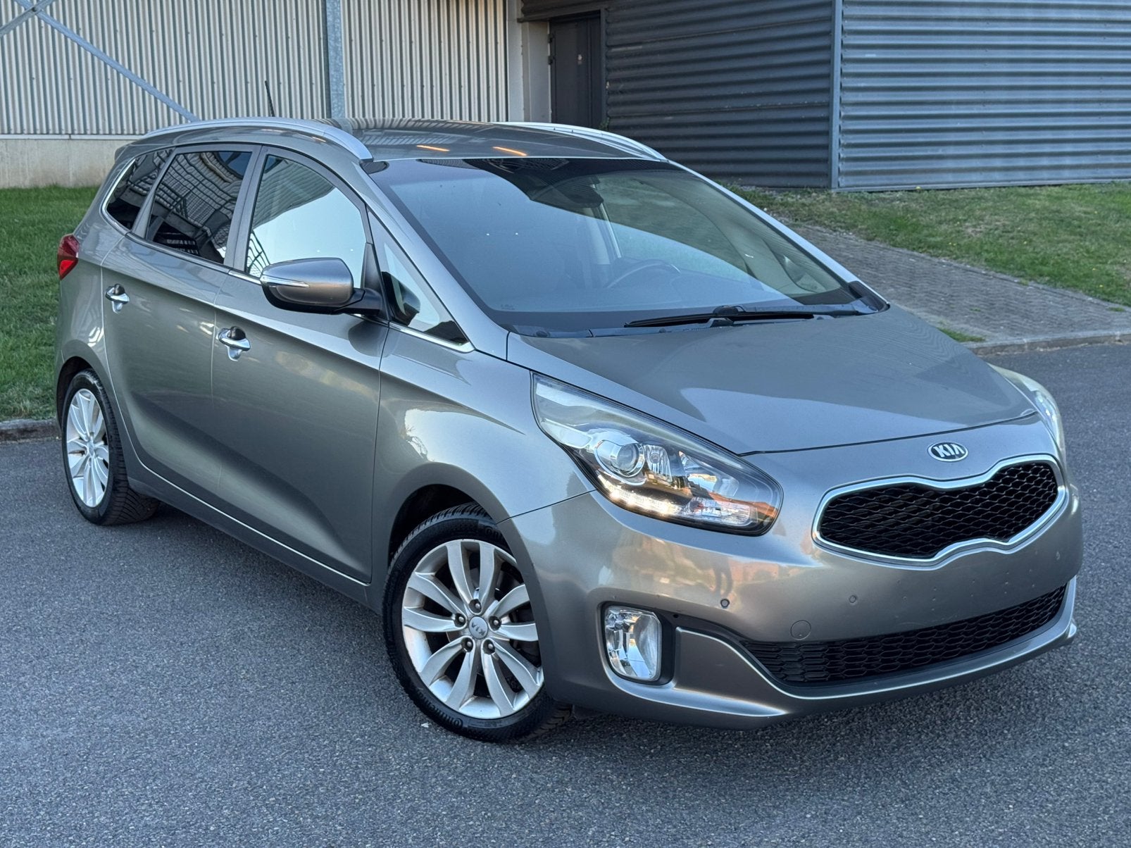 Kia Carens 1.7 CRDi 115 ch – 7 Places – Carnet complet, Autos, Achat, 7 places, Boîte manuelle, Entretenue par le concessionnaire