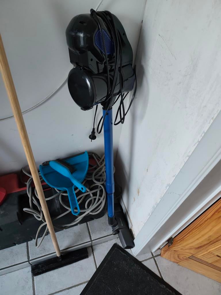 Aspirateur balais avec fil, Electroménager, Enlèvement, Aspirateur