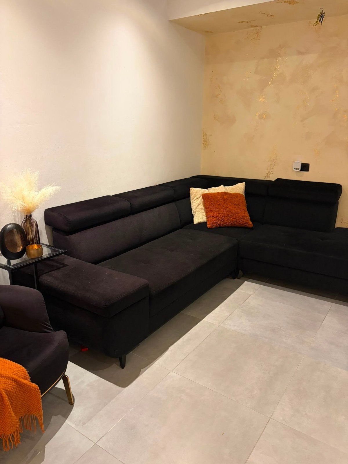 Luxurious velvet corner sofa with matching armchair - modern, Huis en Inrichting, Ophalen