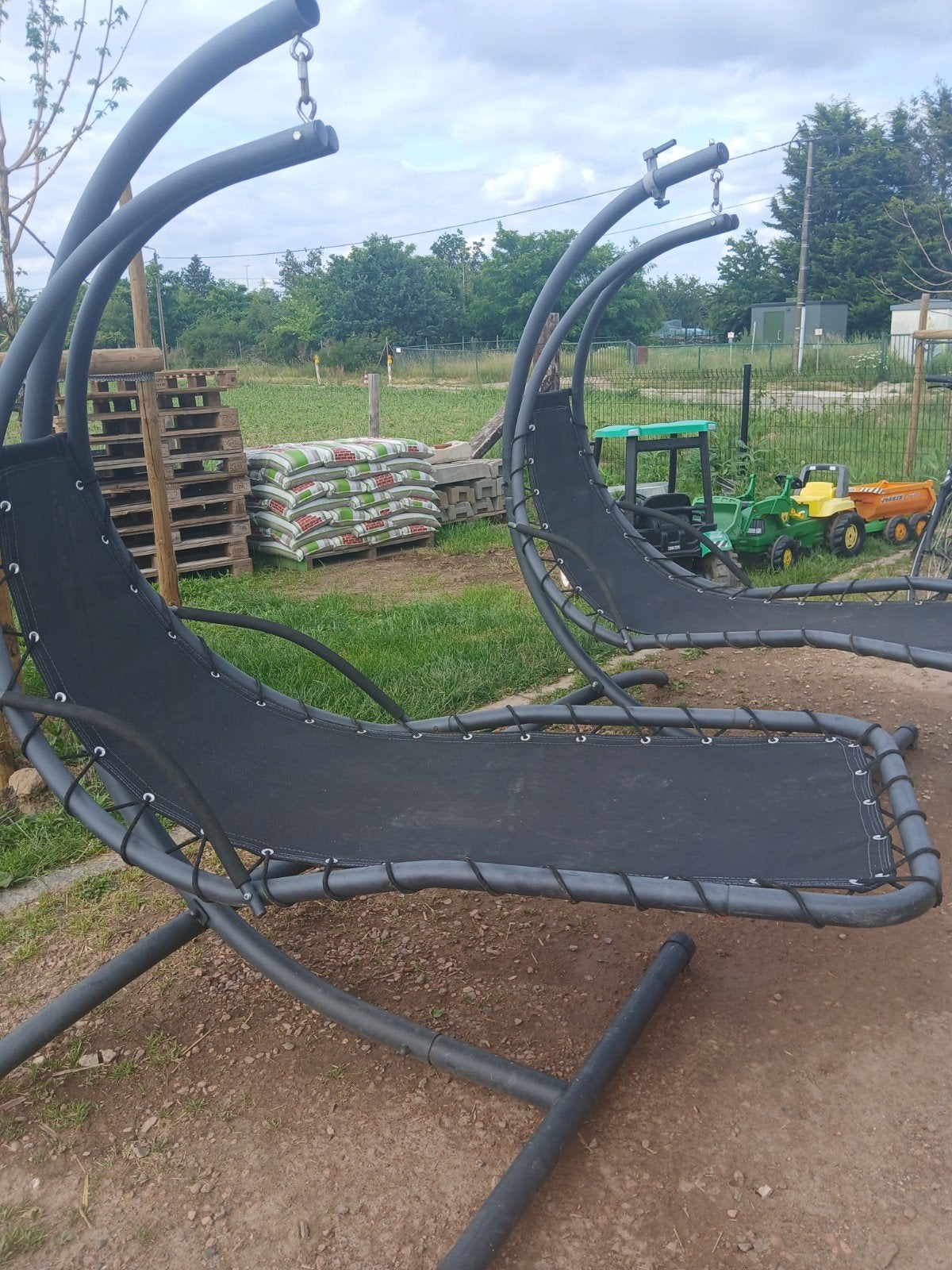 2 hangstoelen met kussen, Ophalen