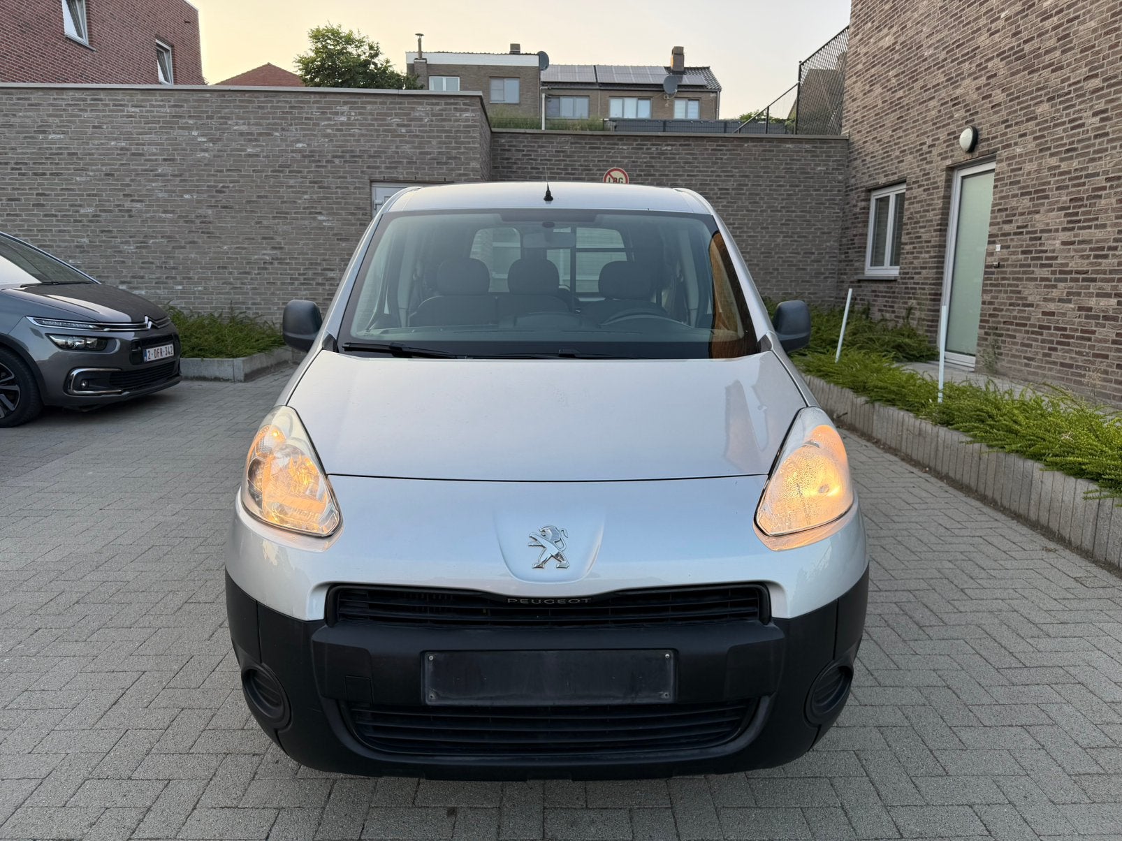 Peugeot Partner 1.6 e-HDi 2013 — 164DKM — Automaat — Gekeurd, Achat, 3 places, Noir, Diesel