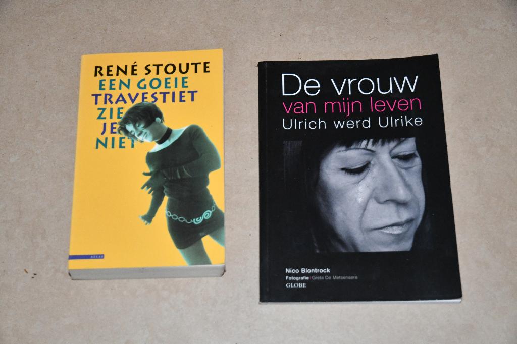 2 recensie exemplaren over travestie, Gelezen, Diverse auteurs, Ophalen of Verzenden, Nederland