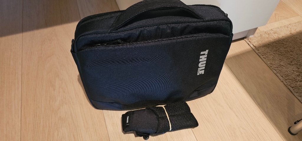 Tas laptop merk THULE, Informatique & Logiciels, Sacoches d'ordinateur portable, Plusieurs compartiments, Noir, Autres marques