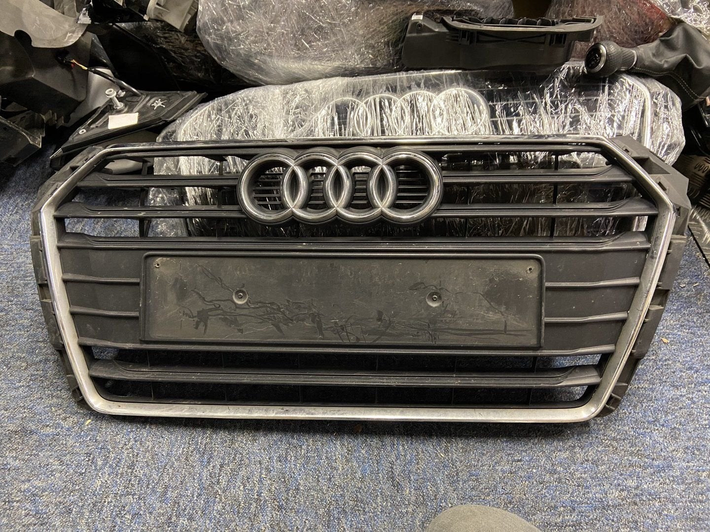 AUDI A4 B9 8W FACELIFT GRILL ORGINEEL BJ.2019-2020 8W0853651, Auto-onderdelen, Gebruikt, -, -, Ophalen of Verzenden