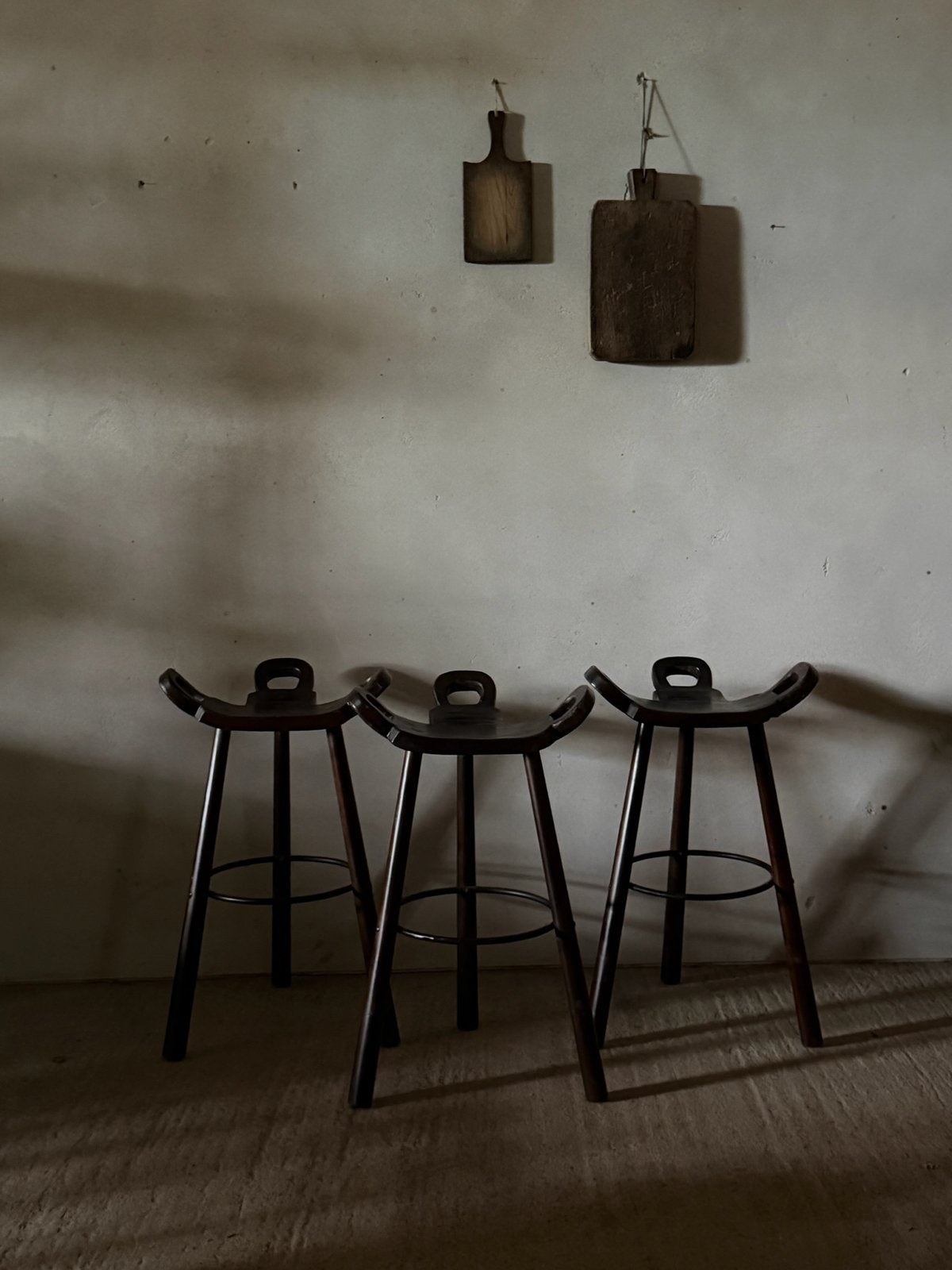 Set de 3 chaises brutalistes, Comme neuf, Enlèvement, Bois, 60 à 90 cm