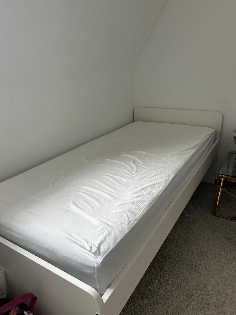 Ikea bed NAUWELIJKS gebruikt, Huis en Inrichting, Ophalen, 90 cm, Eenpersoons, Wit
