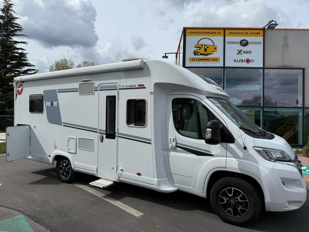 Magnifique Camping Car Pilote P746 Evidence, Caravanes & Camping, Camping-cars, Jusqu'à 4, Boîte manuelle, Pilote, Réfrigérateur