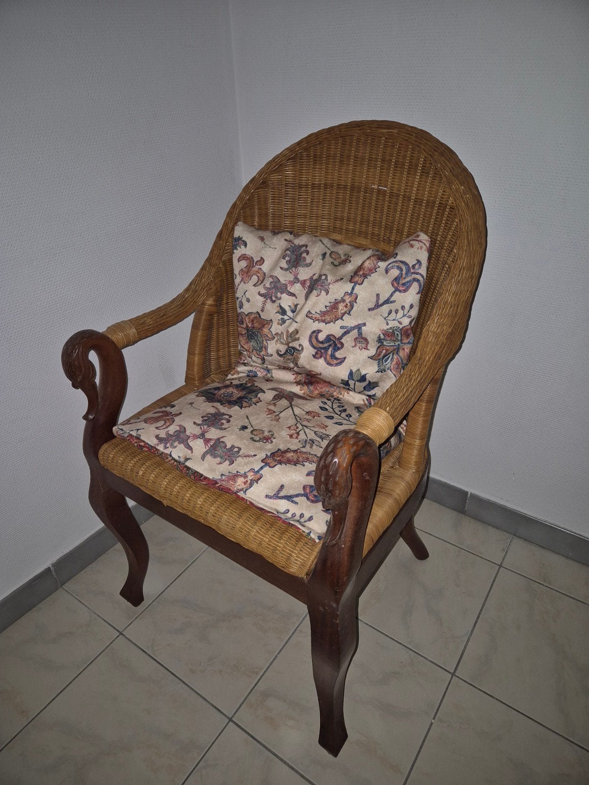 Joli fauteuil, Enlèvement