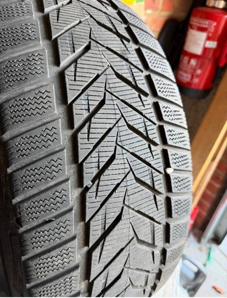 Pneus tiguan 19 pouces, Autos : Pièces & Accessoires, Enlèvement, Utilisé, 255 mm