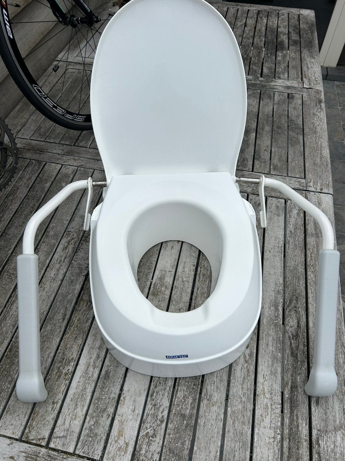 Toiletverhoger met stevige armsteunen, Diversen, Verpleegmiddelen, Ophalen, Zo goed als nieuw