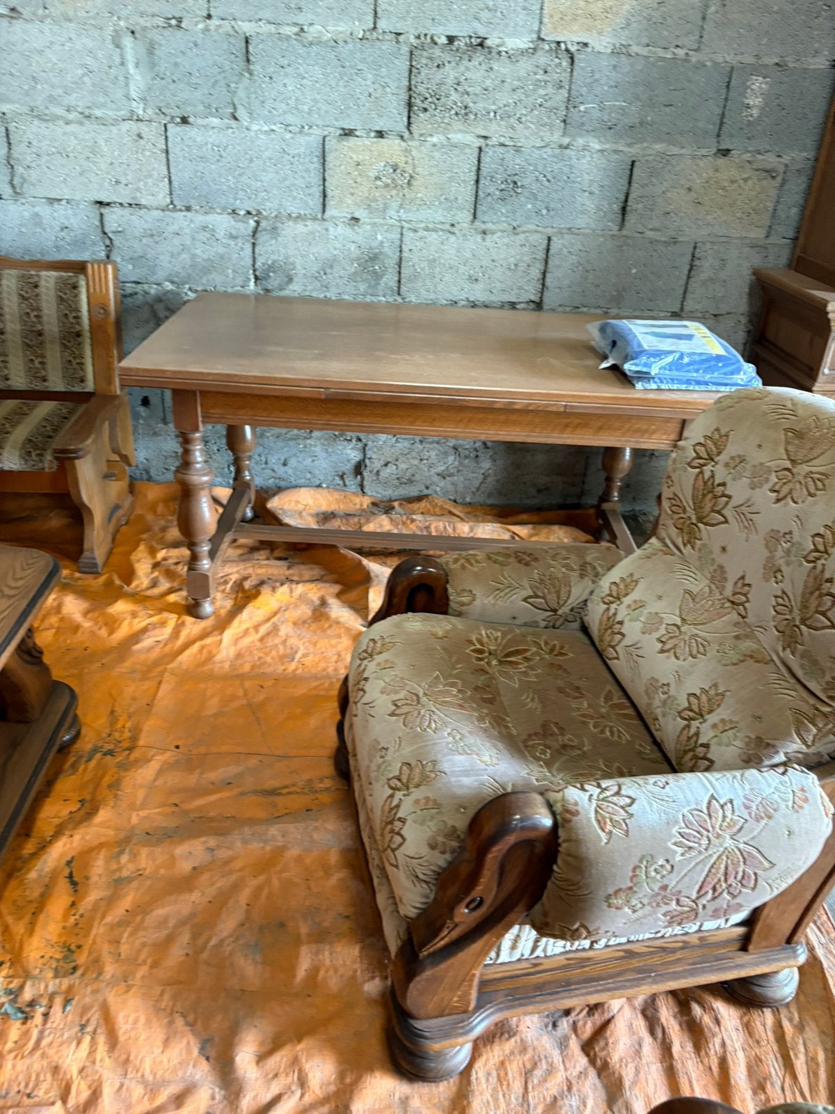 Table extensible + 8 chaises vintage, Enlèvement